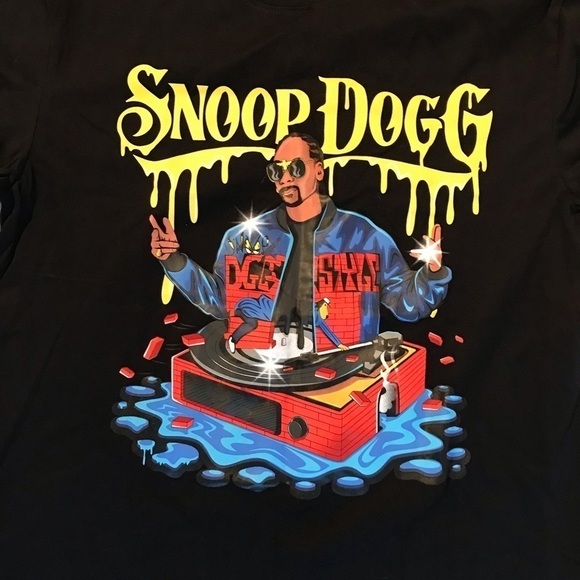 NWT SIZE MED SNOOP DOGG TSHIRT - Picture 2 of 3